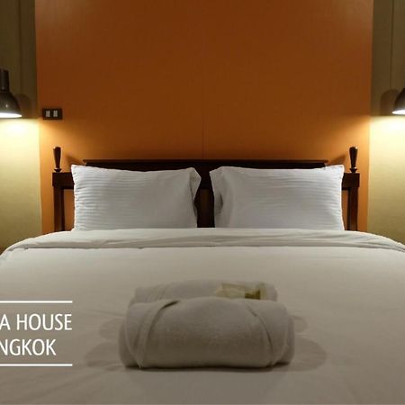 Issara House Bangkok Hotel Ngoại thất bức ảnh