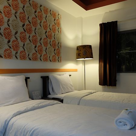 Issara House Bangkok Hotel Ngoại thất bức ảnh