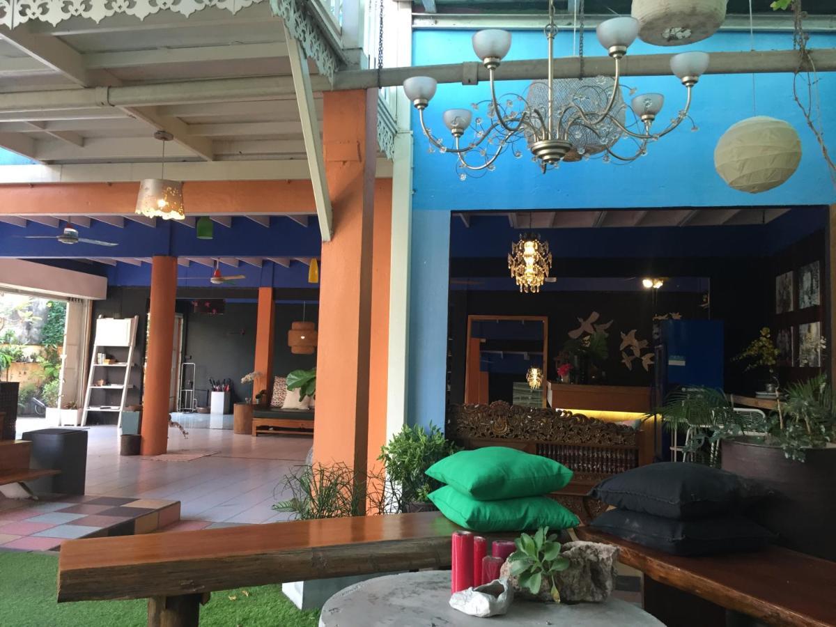 Issara House Bangkok Hotel Ngoại thất bức ảnh