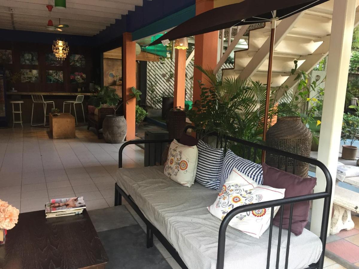 Issara House Bangkok Hotel Ngoại thất bức ảnh
