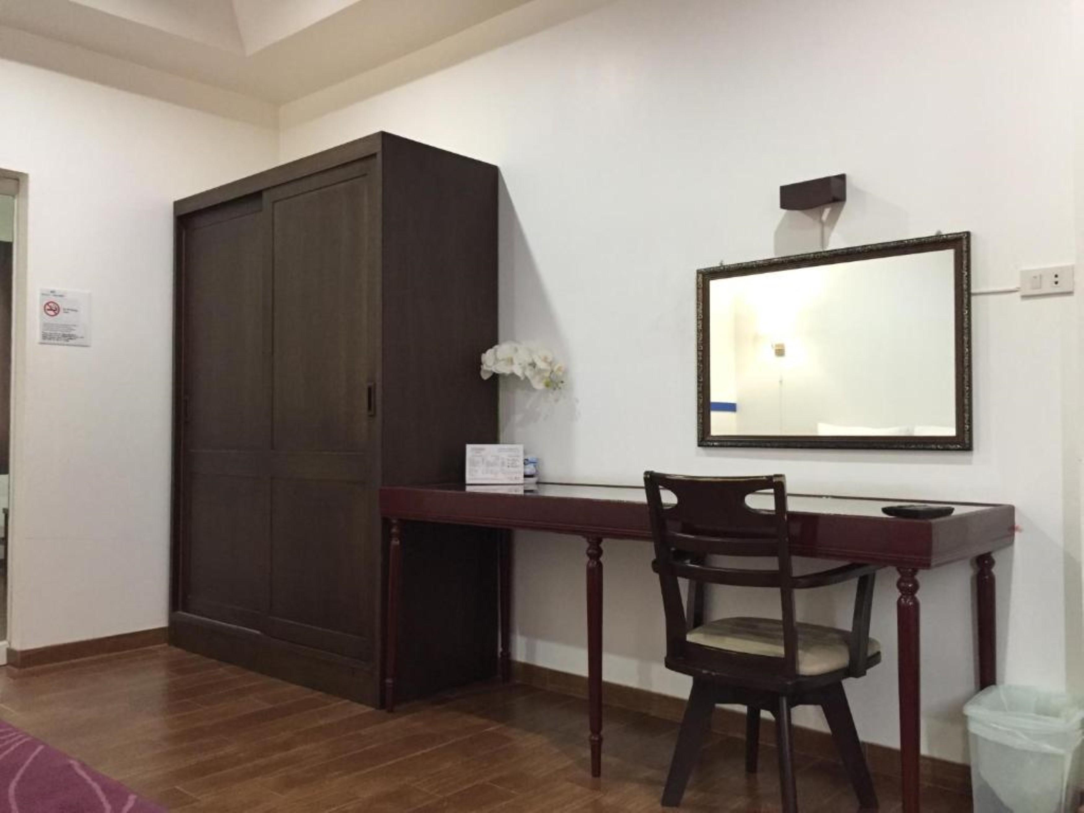 Issara House Bangkok Hotel Ngoại thất bức ảnh