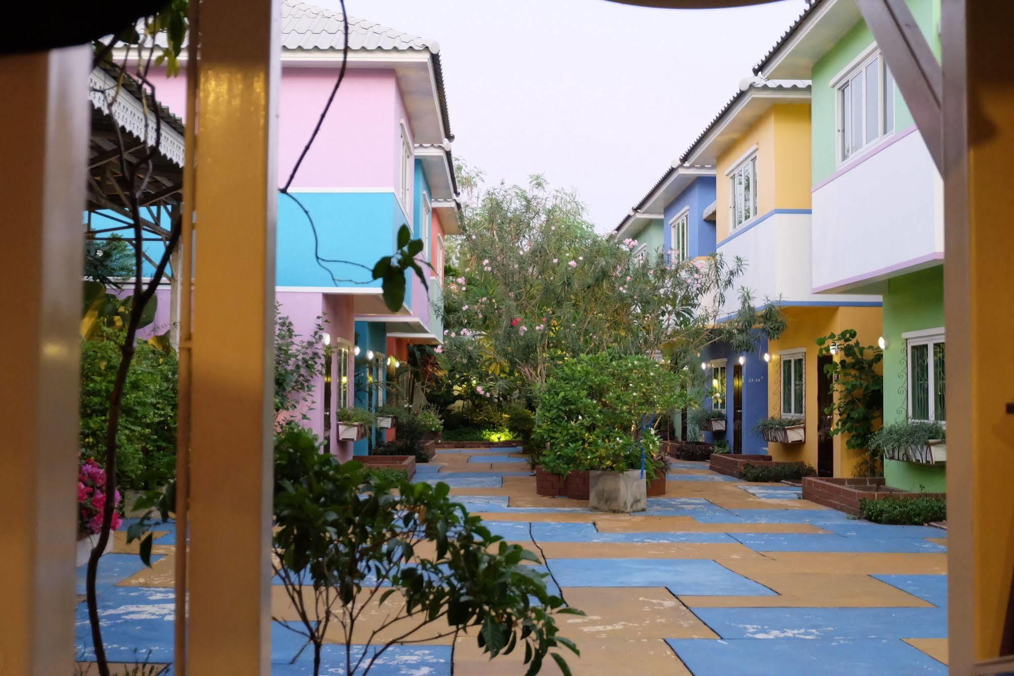 Issara House Bangkok Hotel Ngoại thất bức ảnh