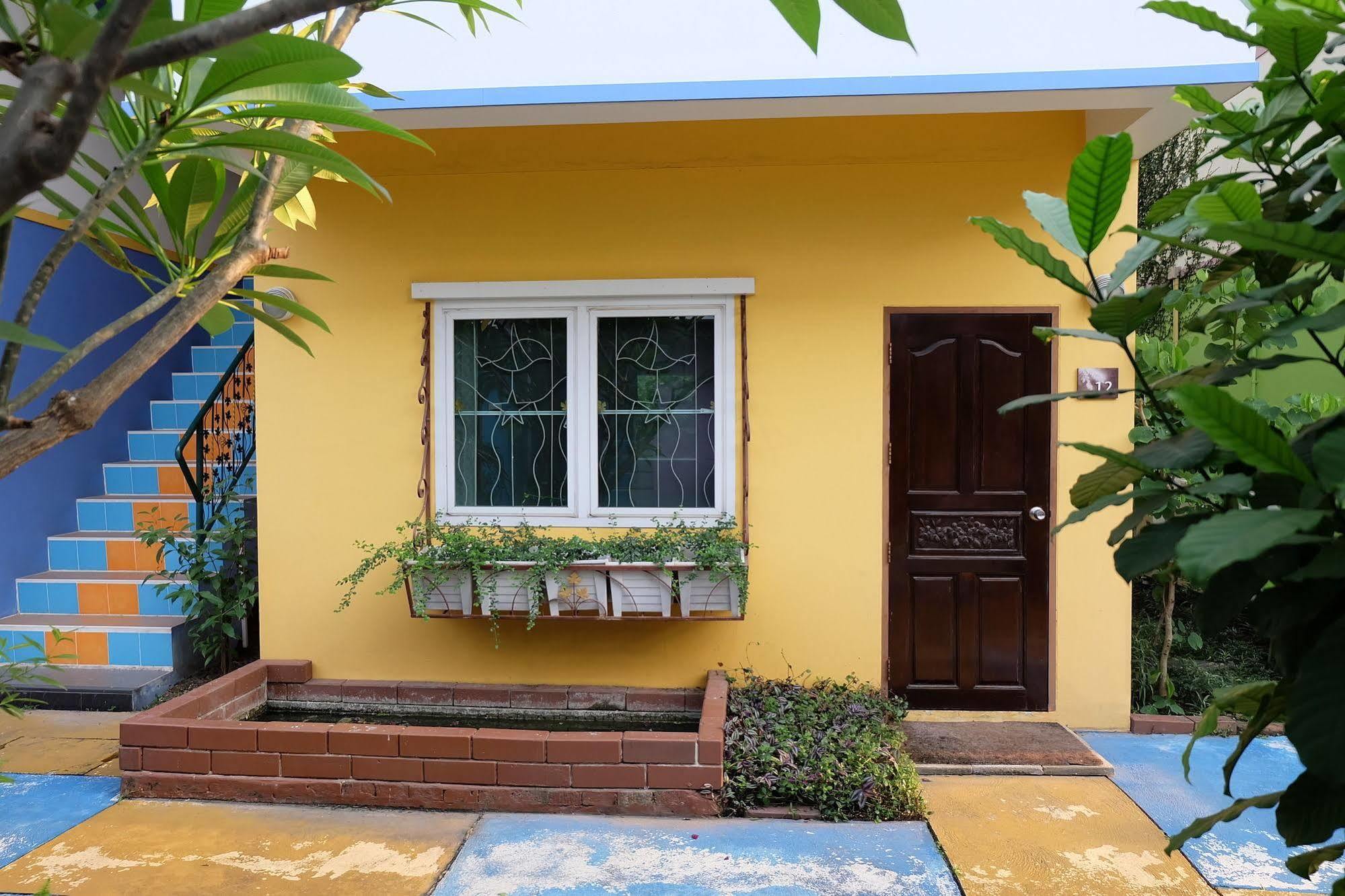 Issara House Bangkok Hotel Ngoại thất bức ảnh